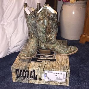 Corral boots